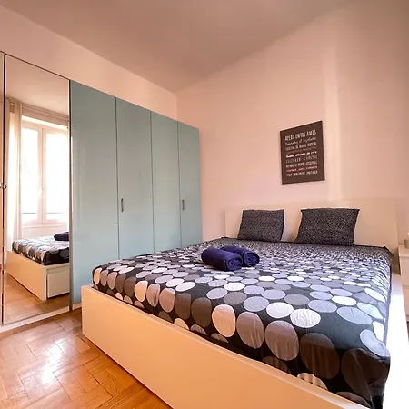 Renting - Grimaldi - Place Heart Of Golden Square - Ac - Fully Equipped Nice