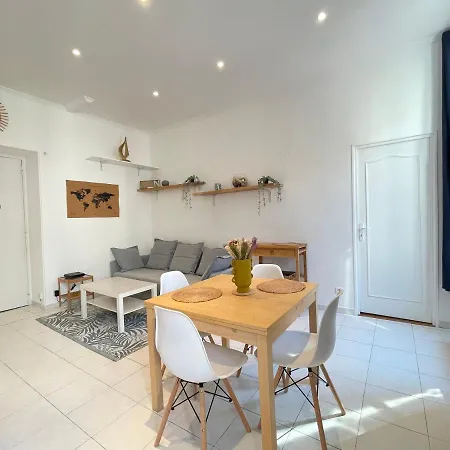 Renting - Grimaldi - Place Heart Of Golden Square - Ac - Fully Equipped *